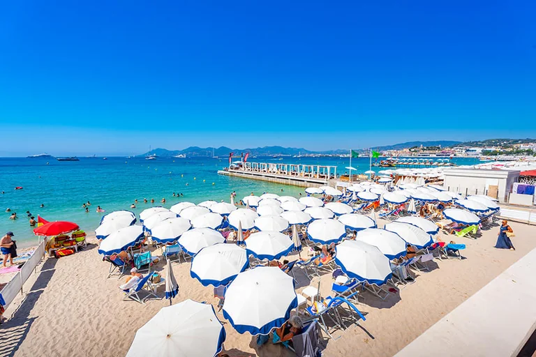 À Cannes, deux plages facilitent la baignade jusqu’en septembre