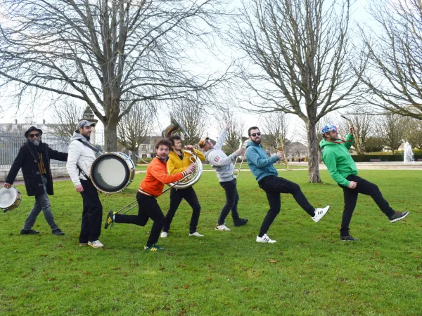 Take It Easy Brass Band à Caen : concert gratuit le 27 août: les dates clés