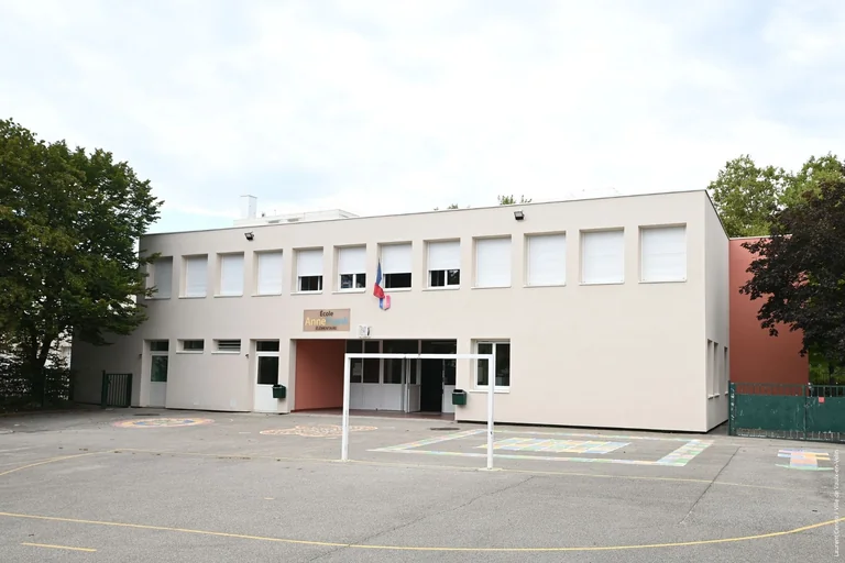 À Vaulx-en-Velin, les écoles renforcent leur confort