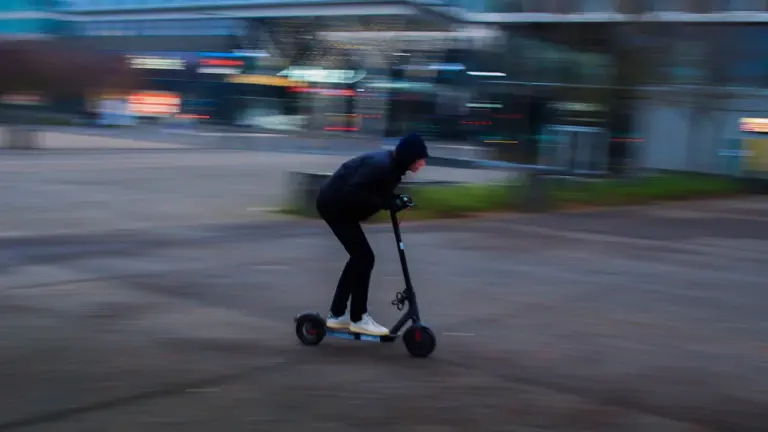 Casque obligatoire à trottinette : ce qui change à Saint-Étienne