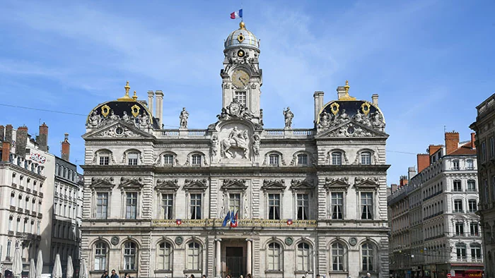Lyon : l'Office de tourisme de Bellecour ravagé par un incendie volontaire